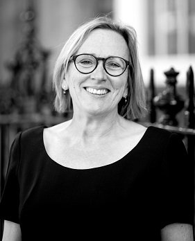 Portrait of Tina Cowen, Senior Consultant at Preiskel & Co
